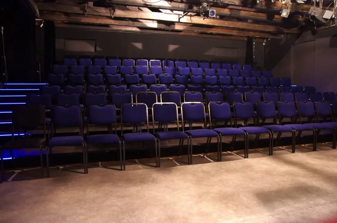 Teatr Współczesny: Odkryj tajemnice Sceny w Baraku w Warszawie