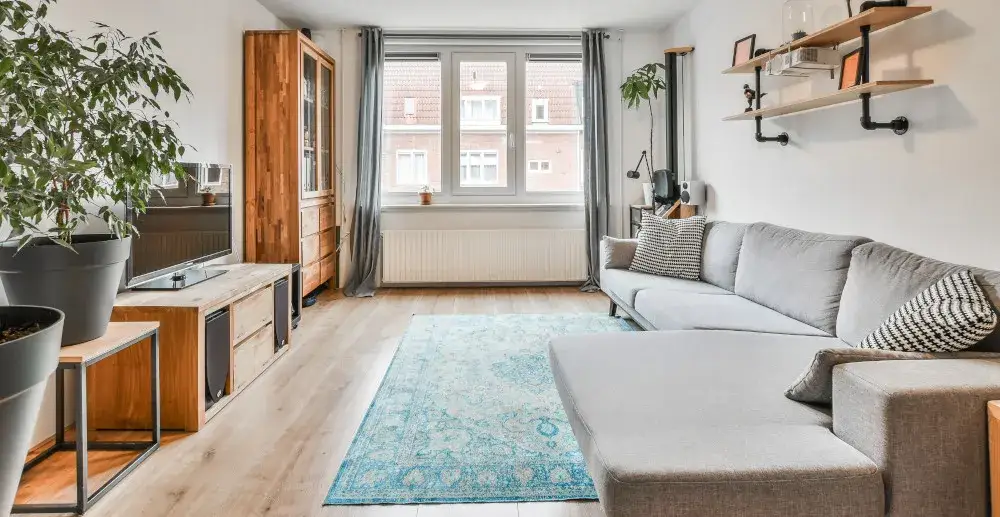 Czy szara kanapa pasuje do brązowych mebli? Poznaj harmonię kolorów w aranżacji