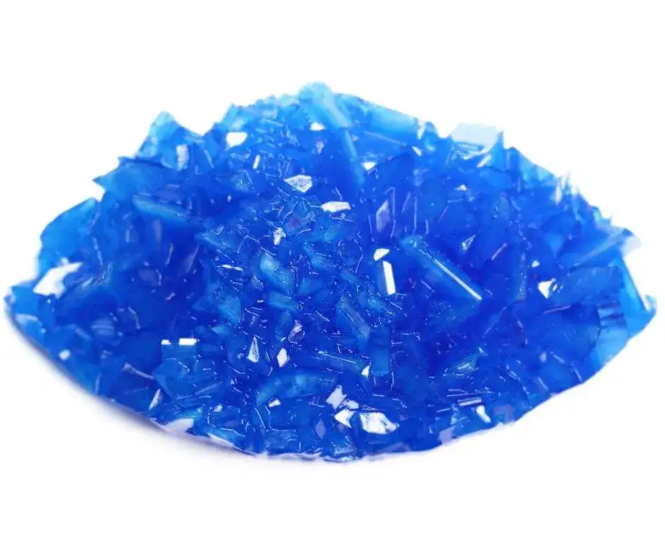 Eksperymenty z siarczanem miedzi: jak uzyskać piękne kryształy