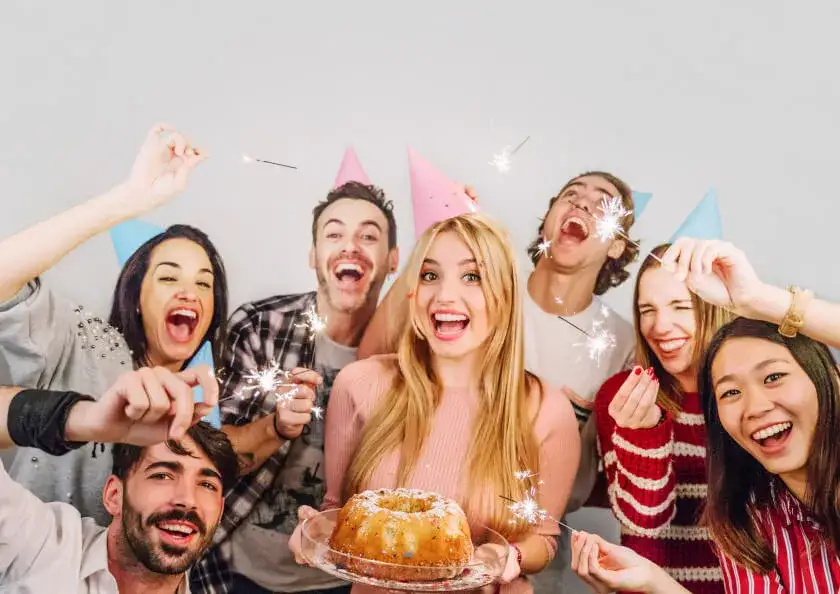 Jak się ubrać na urodziny w domu, aby czuć się komfortowo i stylowo