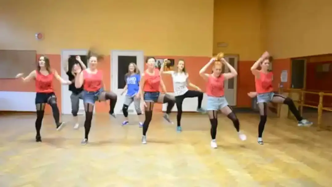 Gdzie znaleźć podkład muzyczny do ruda tańczy jak szalona i bawić się świetnie