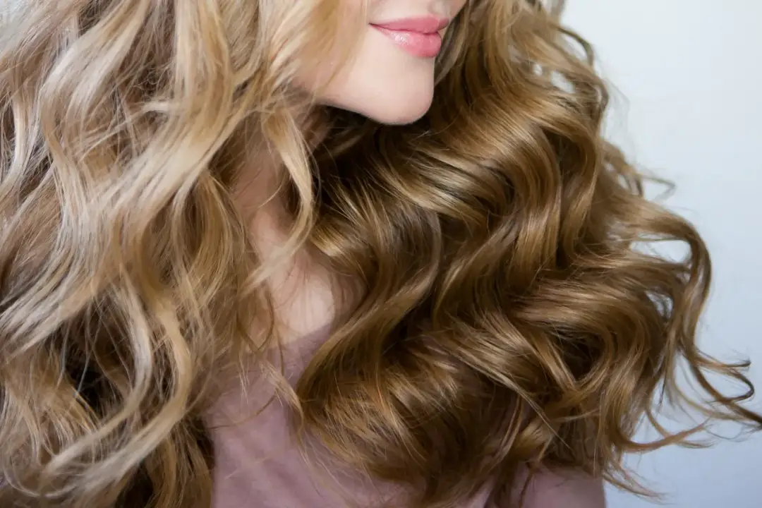 Lokówka co sama kręci włosy – łatwe kręcenie bez wysiłku