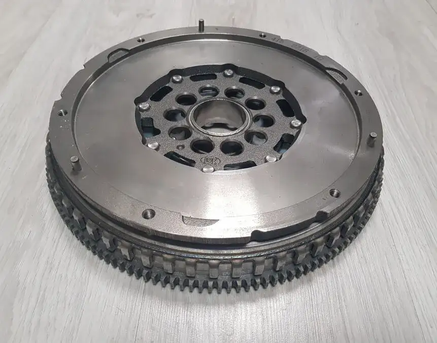 Jak prawidłowo dbać o sprzęgło dwumasowe i uniknąć kosztownych napraw