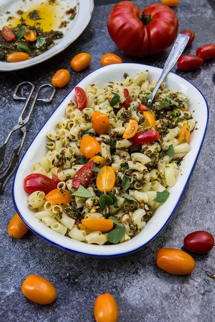 Pesto na zimno czy ciepło? Odkryj najlepsze sposoby podawania