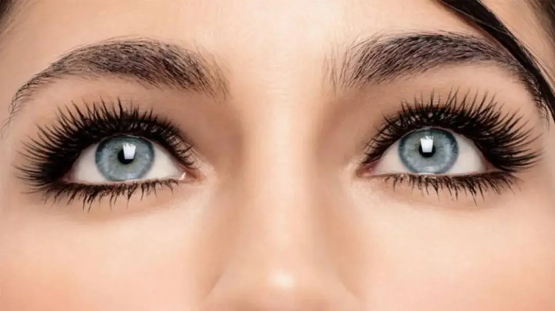 Jak powiększyć oczy makijażem? Proste triki, które zmienią twój wygląd