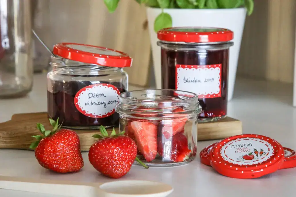 Jak wekować słoiki w garnku - uniknij najczęstszych błędów