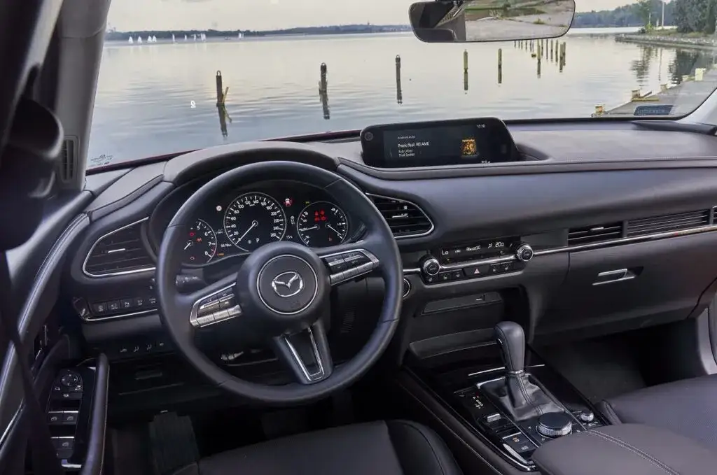 Wnętrze Mazda CX-30: Opinie i Recenzje Kierowców o Komforcie