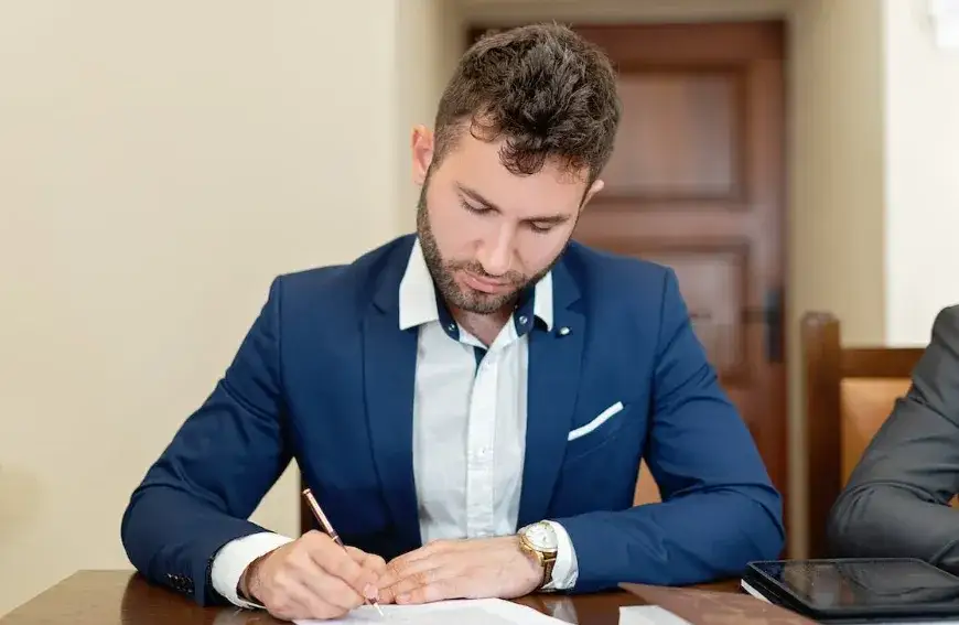 Ile zarabia notariusz? Fakty, które zaskoczą każdego przyszłego notariusza