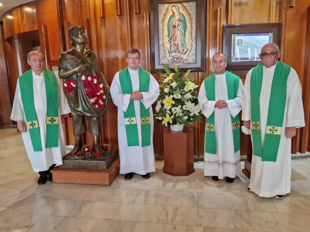 Jak odnaleźć swojego patrona? Poznaj skuteczne metody i tradycje