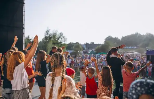 Festiwale muzyczne w Polsce w 2025 roku, które warto odwiedzić (bo nie chodzi tylko o muzykę)