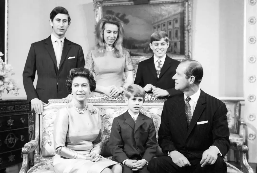 Ile dzieci ma królowa Elżbieta II? Poznaj rodzinę królewską