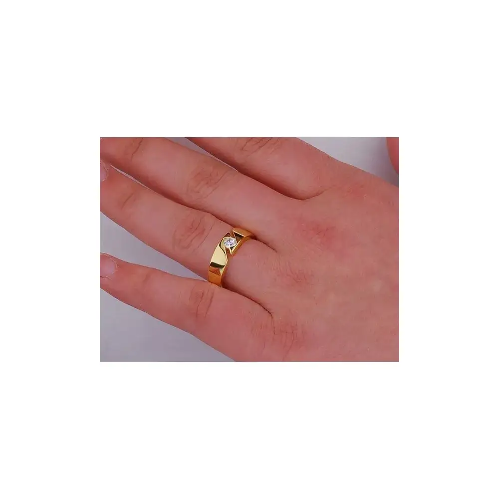 Złoty pierścionek jak obrączka: stylowy zamiennik ślubnej biżuterii