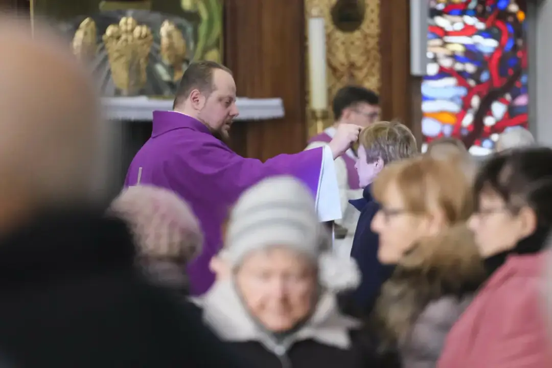 Czy 2 maja trzeba iść do kościoła? Obowiązek mszy i wyjątki w święto