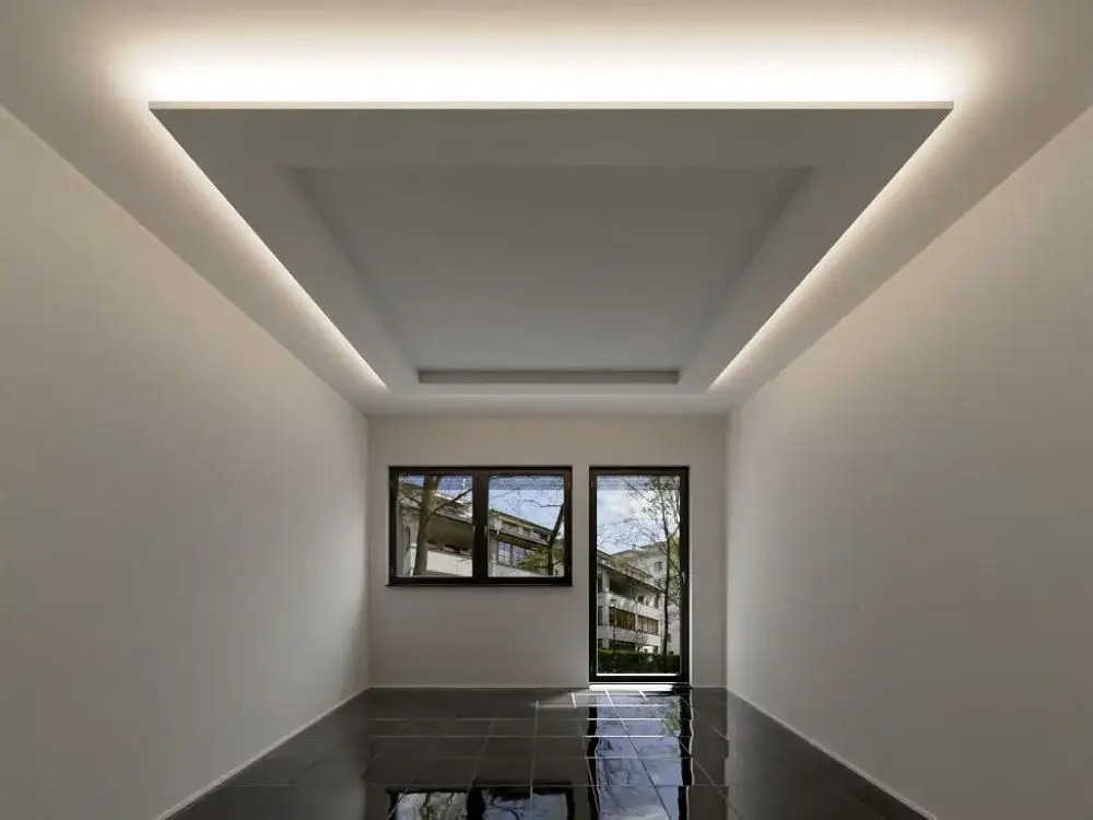 Podwieszany sufit kwadrat: Zalety, montaż i efektowny design