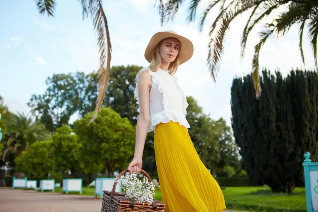 Stylizacje spódnicy do połowy łydki, które odmienią Twój look