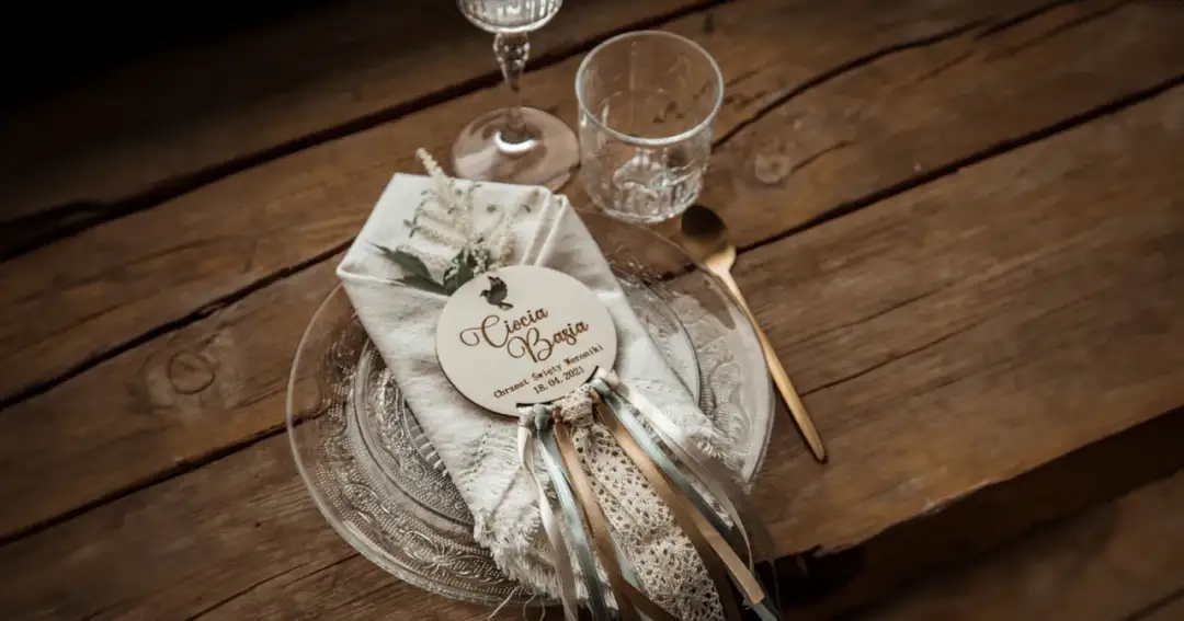 Jak udekorować stół na chrzciny w domu, aby zachwycić gości