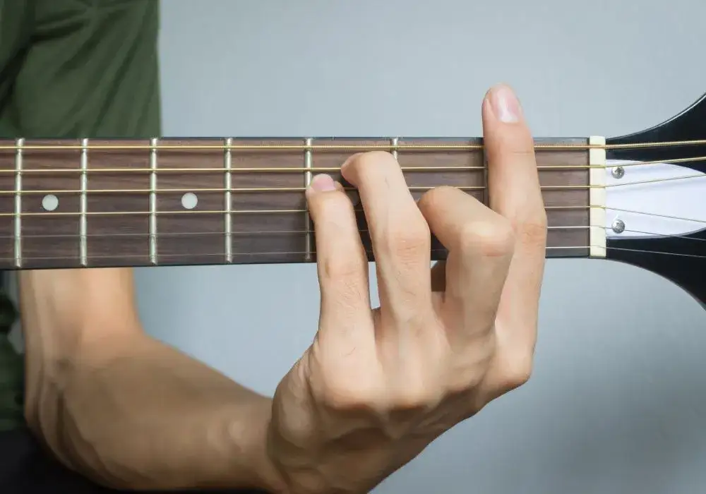 Jak nazywają się struny w gitarze - kompletna ściąga dla początkujących