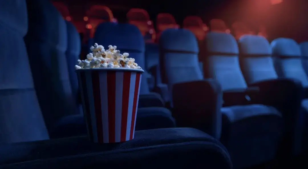 Kiedy Hollywood spotyka ruletkę: jak filmy o kasynach inspirują prawdziwy świat rozrywki online