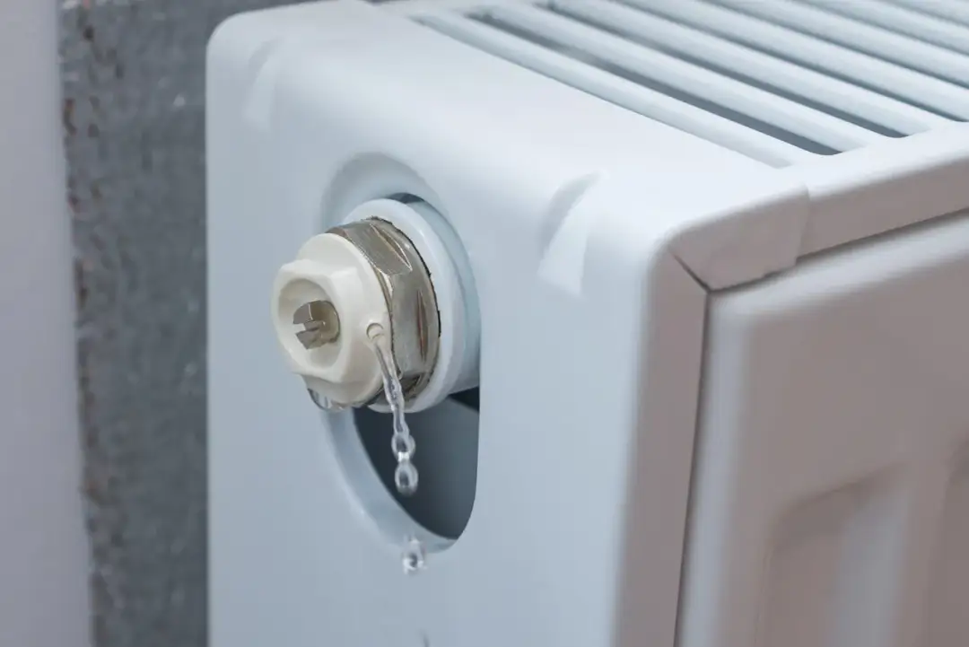 Jak odpowietrzyć grzejnik łazienkowy drabinkowy i uniknąć zimnych nóg
