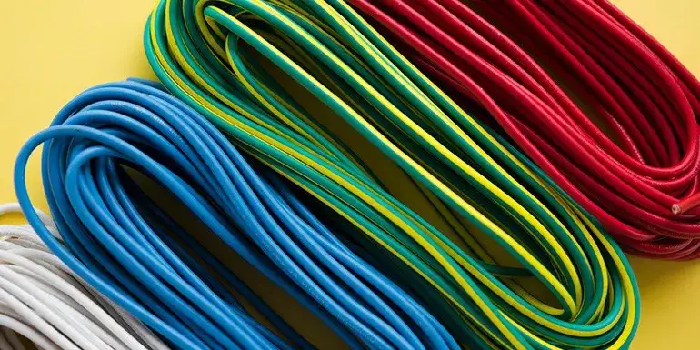 Czy kable to elektrośmieci? Sprawdź, jak uniknąć problemów z odpadami