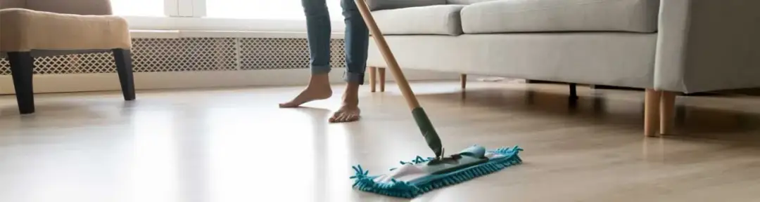 Panele podłogowe lśniące jak nowe: Błyskawiczne triki profesjonalnego czyszczenia