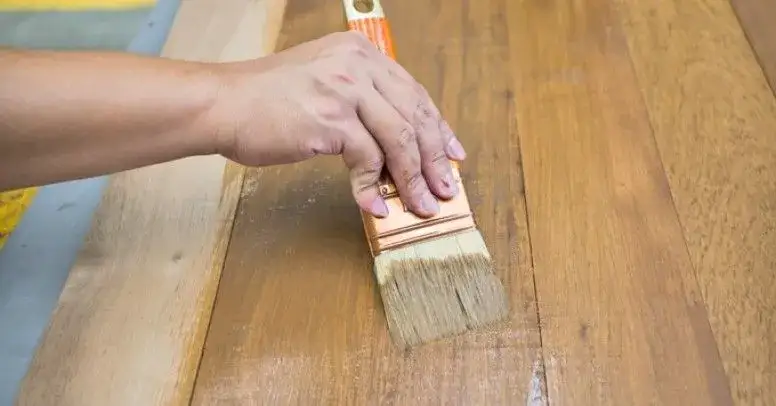 Jak naprawić panele: skuteczne metody na usunięcie uszkodzeń