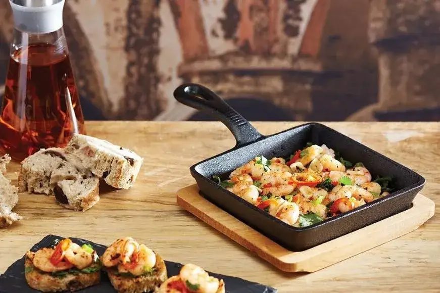 Jak dbać o patelnię żeliwną, aby uniknąć rdzewienia i zniszczenia