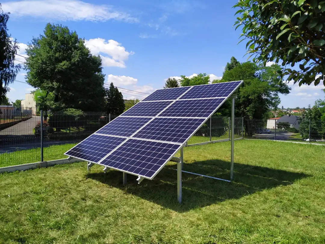 Naziemne konstrukcje fotowoltaiczne: zalety i wady dla inwestorów