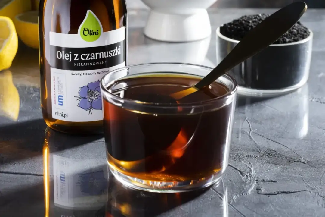 Jak prawidłowo stosować olej z czarnuszki na rzęsy - kompletny poradnik