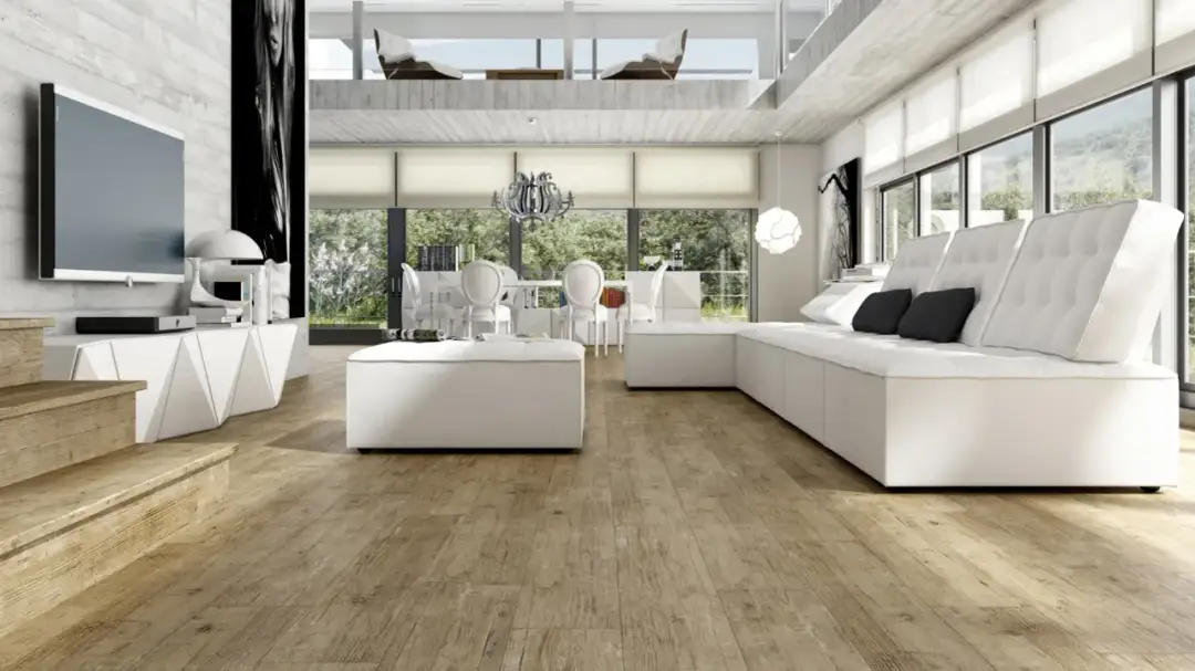 Płytki jak drewno do salonu – czy to lepsze niż naturalne drewno?
