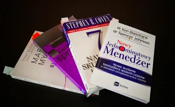 Czym się zająć na wakacjach? Najlepsze książki o niesamowitym szczęściu i wielkich pieniądzach