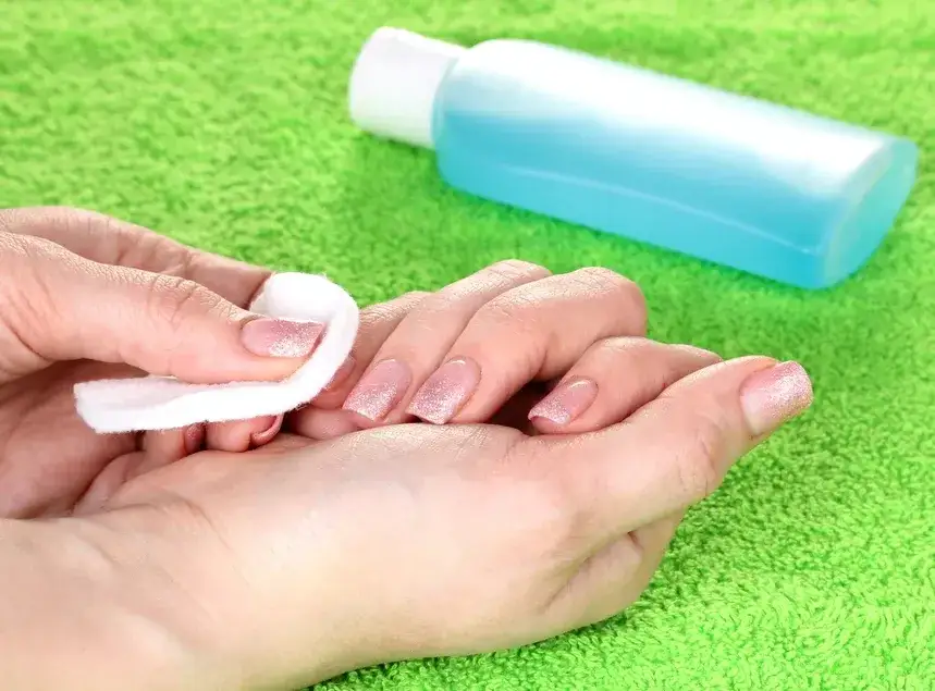 Jak wyczyścić paznokcie skutecznie i uniknąć powszechnych błędów