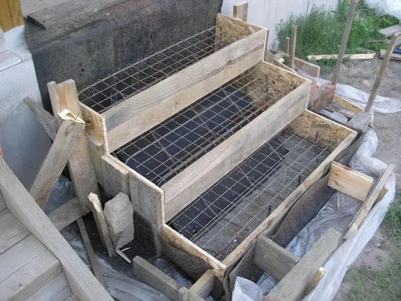 Jak zrobić schody betonowe: szalunek krok po kroku - poradnik