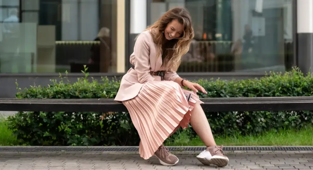 Jaka bluzka do spódnicy, aby zawsze wyglądać stylowo i elegancko?