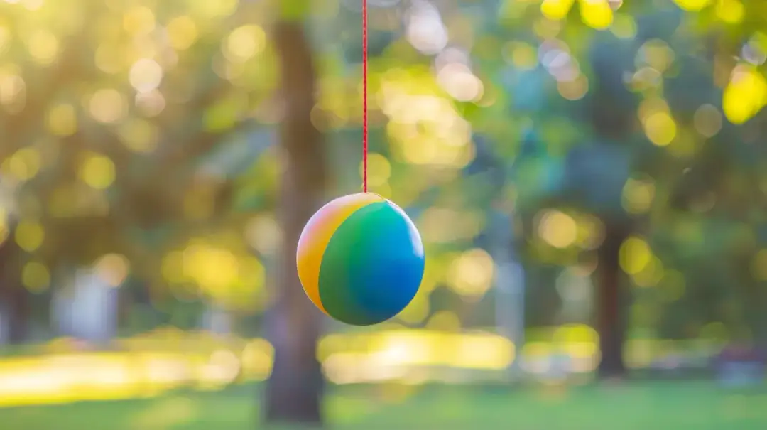 Piłka na sznurku dla dzieci: Zabawka rozwijająca koordynację