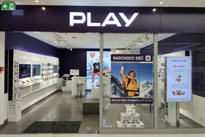 Salony Play w niedzielę: godziny otwarcia i zasady działania w 2025