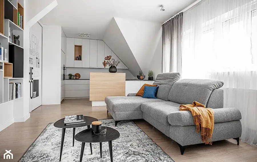 Najlepsze narożniki do małego salonu: 7 sprytnych rozwiązań