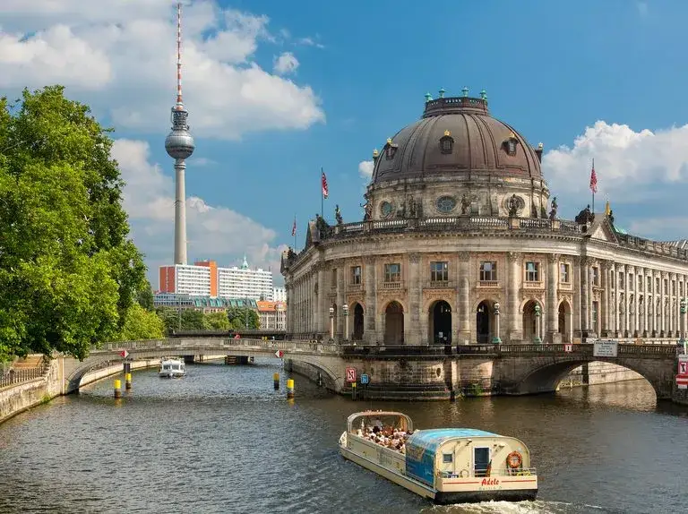 Co jest ciekawego w Berlinie? Odkryj fascynujące atrakcje i miejsca
