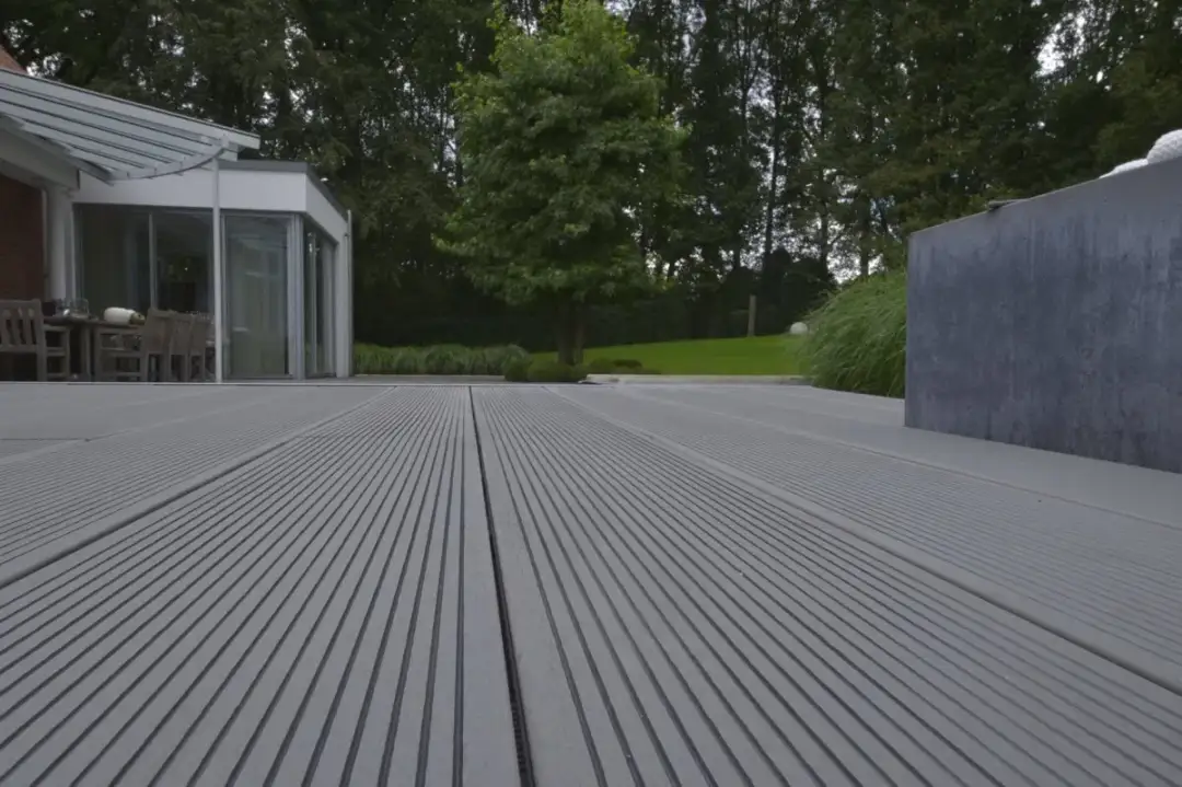 Najlepsze materiały na taras: trwałość i estetyka w ogrodzie