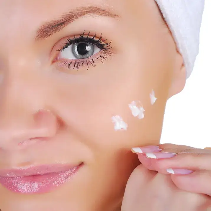 Czy pod krem BB nakładać bazę? Poznaj sekrety perfekcyjnego makijażu