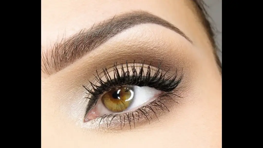 Jak powiększyć oczy makijażem – proste triki i skuteczne techniki