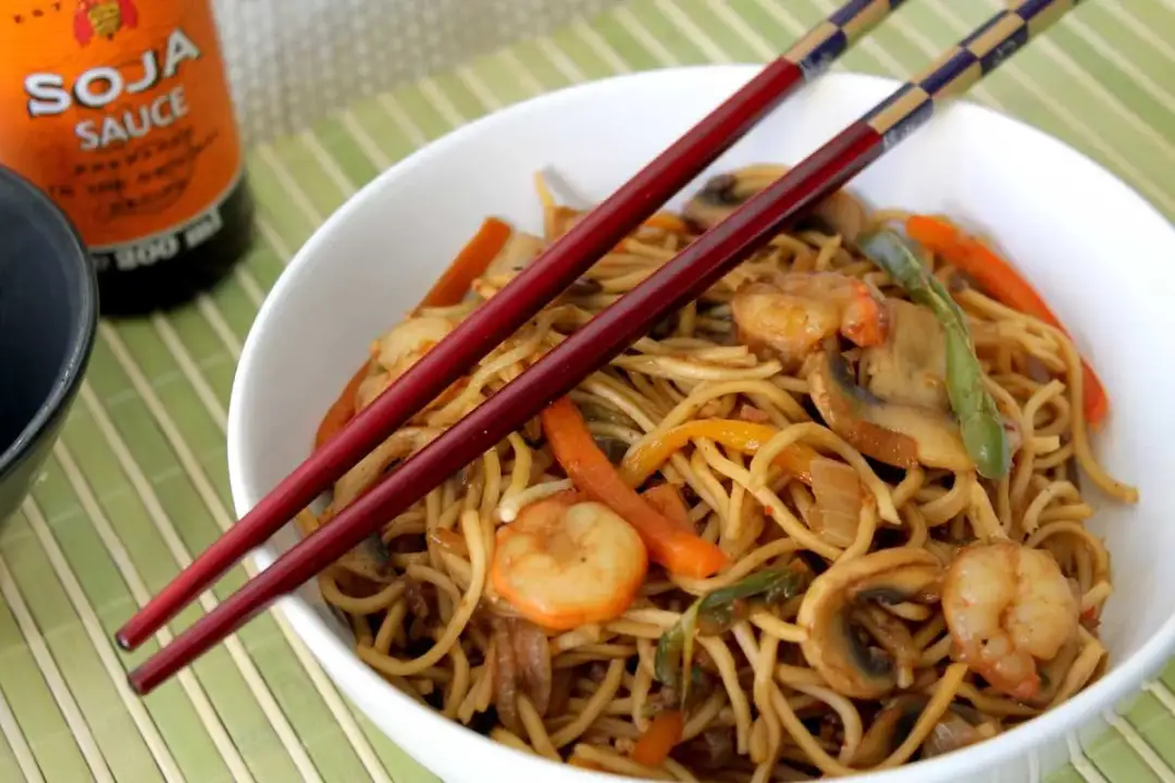 Recetas de fideos chinos con gambas: fáciles y rápidas para disfrutar