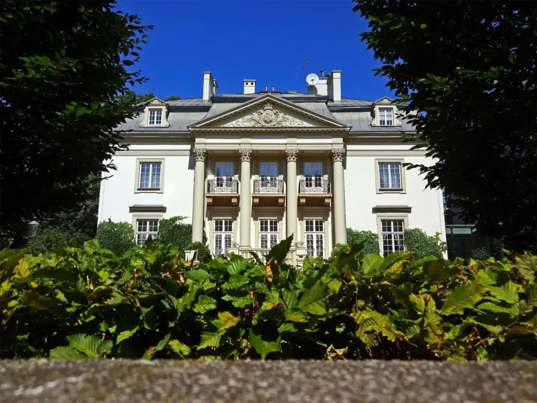 Pałac w Krakowie: Odkryj fascynującą historię i atrakcje turystyczne