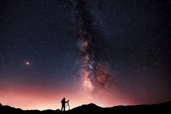 Najlepsze obiektywy do gwiazd – jak wybrać idealny do astrofotografii