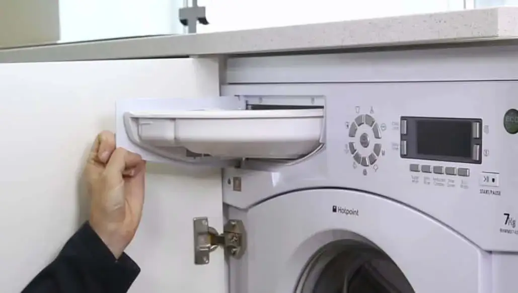 Bezpieczne wyjmowanie szuflady z pralki - instrukcja krok po kroku