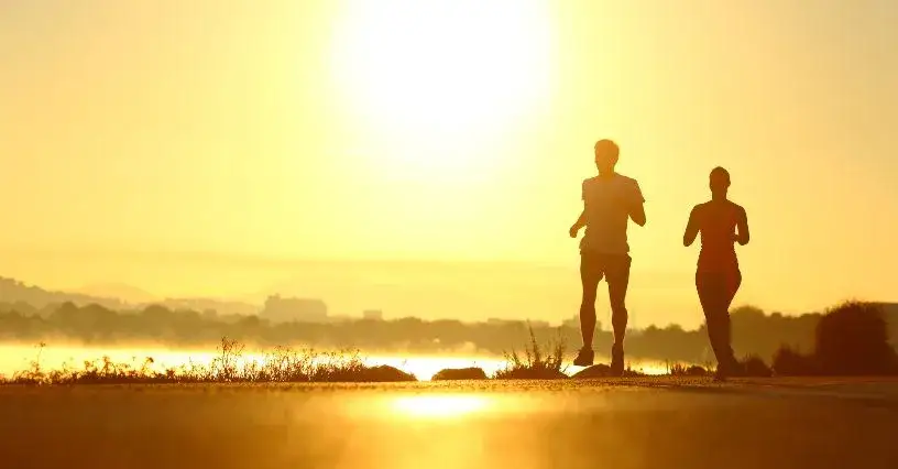 Czy biegać w upale? Kluczowe wskazówki dla bezpiecznego treningu