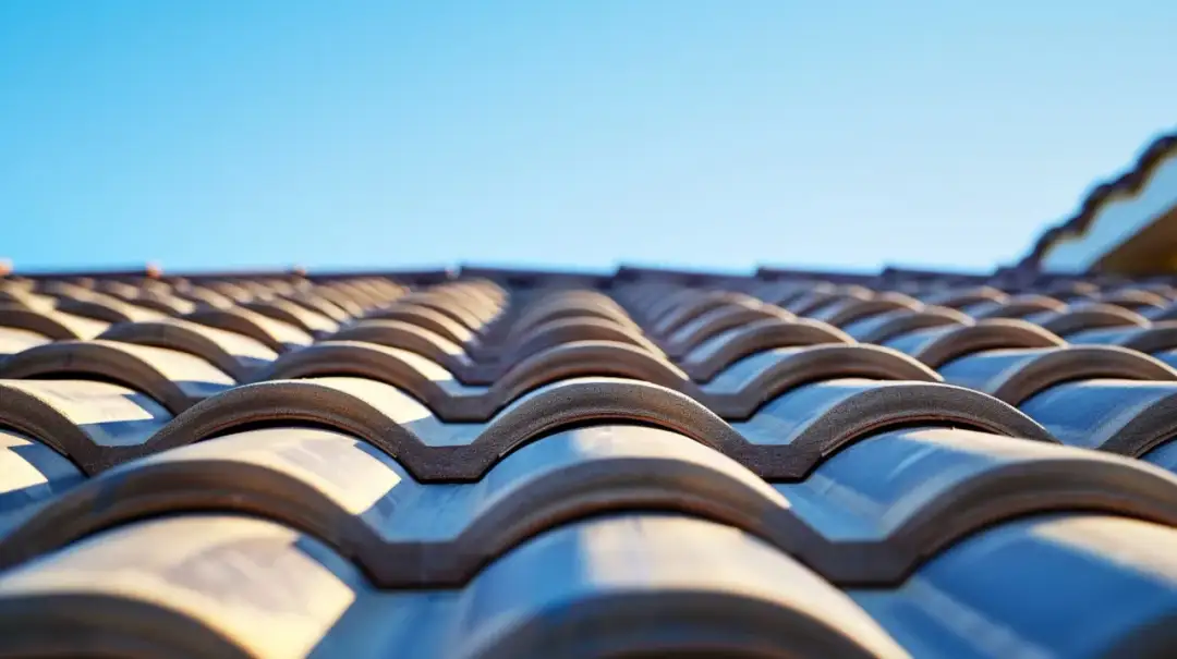 Dachówka Domino – Co warto wiedzieć o jej zaletach i zastosowaniu?