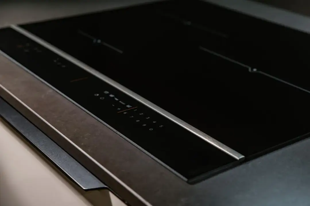 Co oznacza h na płycie indukcyjnej - poznaj ważne zasady bezpieczeństwa