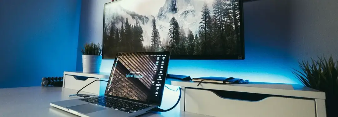 Jak używać telewizora jako monitora komputerowego? Praktyczne wskazówki, zalety i wady.