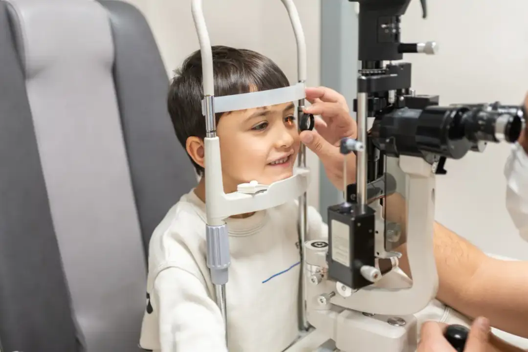 Badanie sensoryczne na czym polega – definicja, zastosowanie i praktyczne przykłady